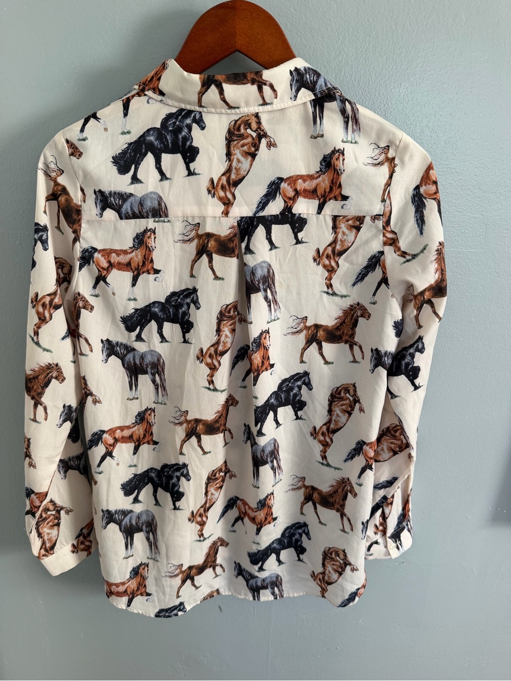 Novelty Horse-Print Button-Down Shirt for Women S - Picture 7 of 8